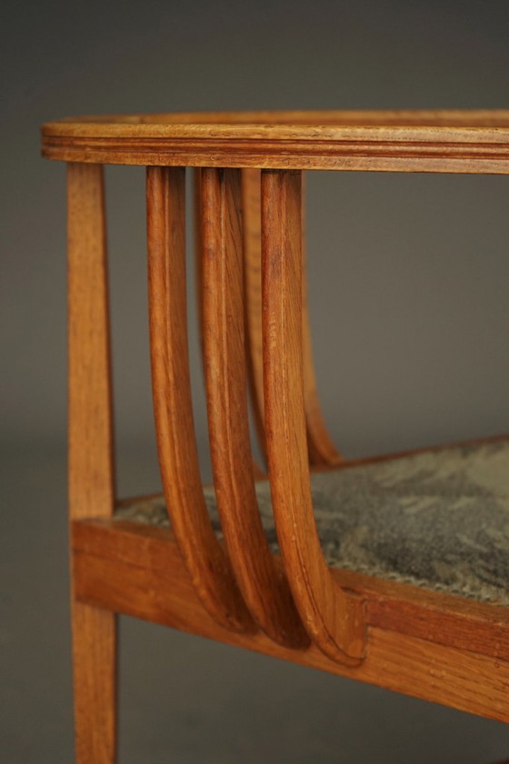 Image 1 of Bijzondere Art Deco stoel met drie poten. Jaren 1920.