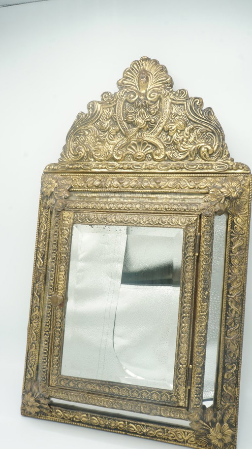 Niederländischer antiker, verzierter Messing-Galeriespiegel, Bürsten, Wandglas, Kupferschrank