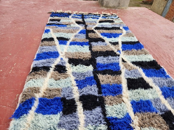 Image 1 of Grand tapis berbère marocain fait main 300×130 cm – Chemin de table vintage en laine – Motif géométrique tribal bleu