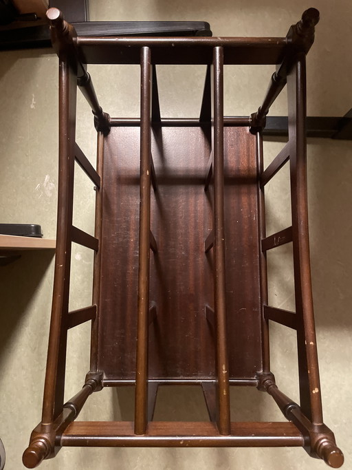 Antiker Zeitschriftenhalter