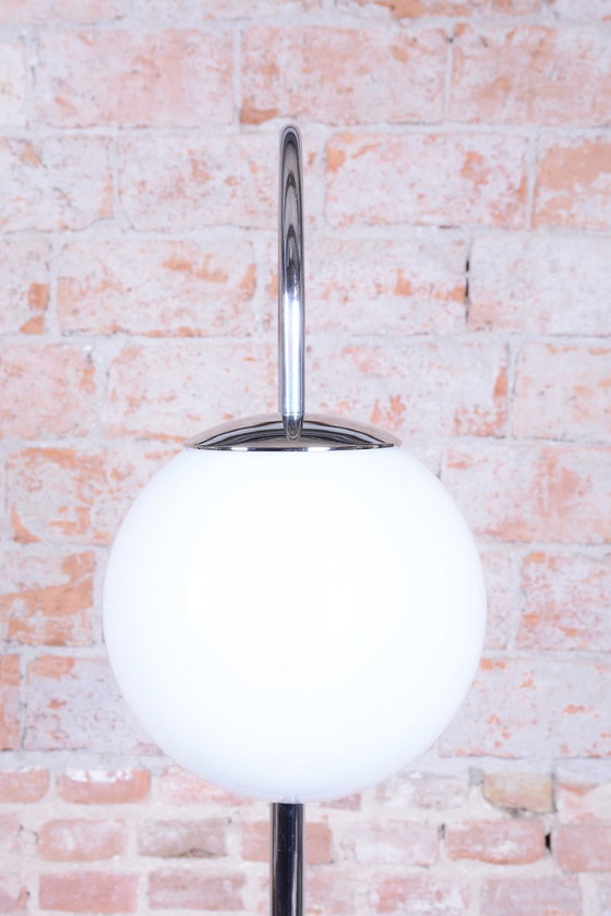Gerestaureerde Bauhaus vloerlamp, chroom, staal, opaal melkglas, Tsjechisch, jaren 1930 – Vloerlampen, Metal (photo 9 of 14)