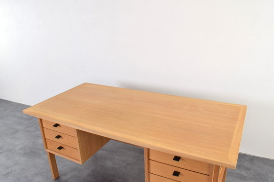Image 1 of Scrivania Mid-Century in quercia di Svend Åge Madsen per Sigurd Hansen, anni '60.