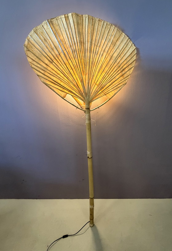 Image 1 of Grote Uchiwa vloerlamp van bamboe en rijstpapier, ontworpen door Ingo Maurer.