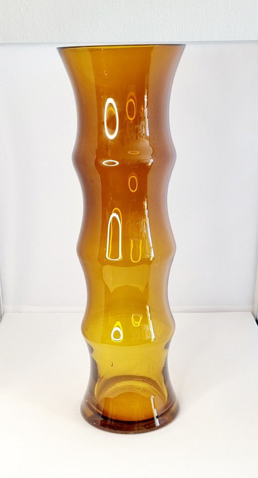 Vaso vintage in vetro spesso color ambra.