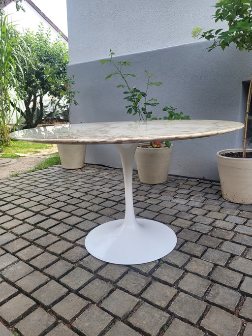 Knoll International Saarinen Tulip Table Lounge Height Arabescato Marble – salontafels (photo 2 of 6)