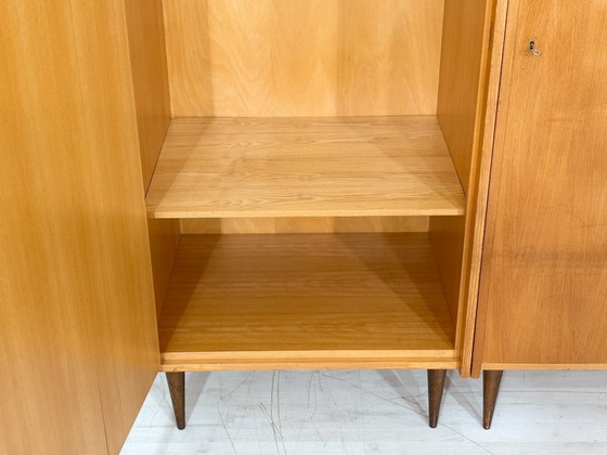 Image 1 of Bellissimo armadio di metà secolo / armadio per la biancheria / mobile in legno / armadio vintage