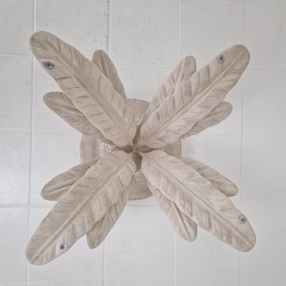 Image 1 of Mesa de centro italiana "Flor" de yeso con placa redonda tallada en facetas, años 70