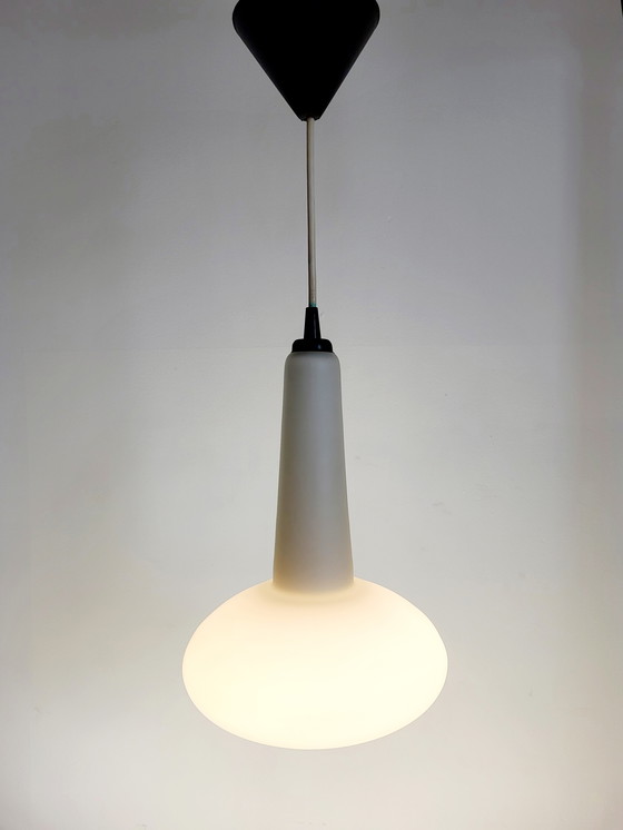 Image 1 of Vintage Glazen Hanglamp, Scandinavische Stijl, Opaline Wit, Model Teardrop, Jaren 60