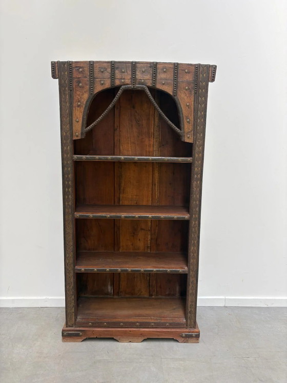 Image 1 of Antieke Indiase, gesneden houten boekenkast