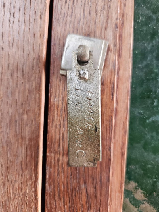 Image 1 of Mueble antiguo con ventanas de cristal verde