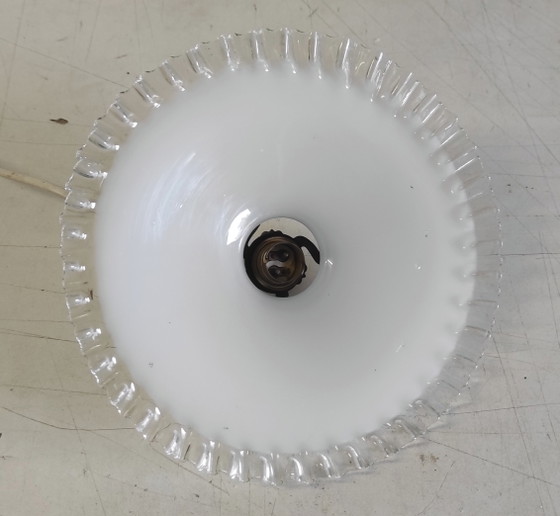Image 1 of Geplooide lampenkap van opaalglas - midden 20e eeuw