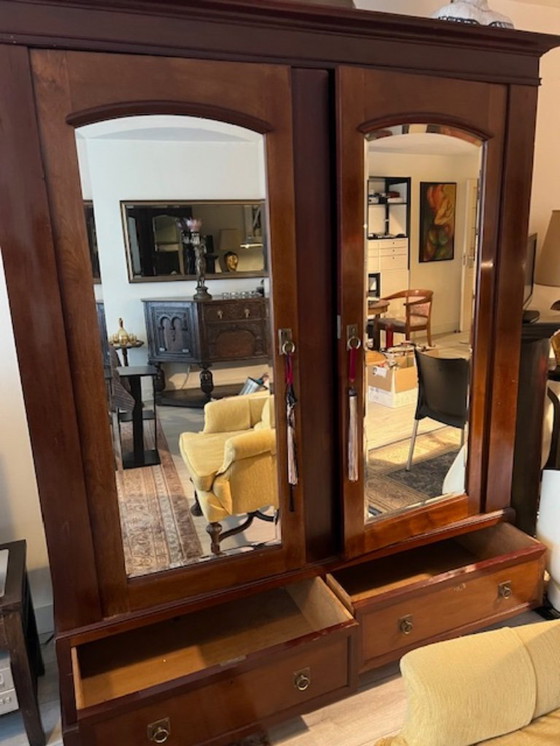 Image 1 of Hoher antiker Mahagonischrank mit geschliffenen Spiegeln