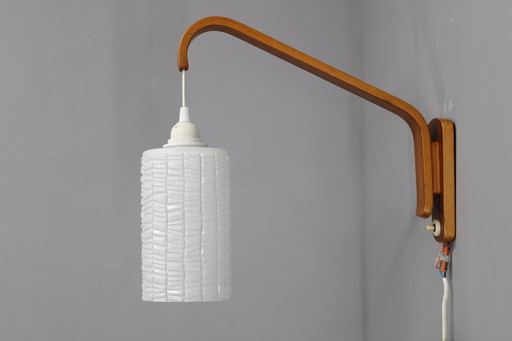 1960er Wandlampe aus Holz mit Glasschirm, Tschechoslowakei