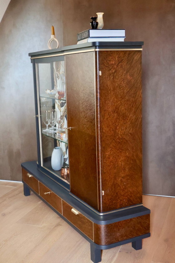 Image 1 of Mobile Art Déco con vetrina in vetro curvo – Restaurato, impiallacciatura in radica, illuminazione
