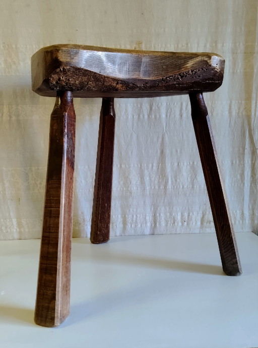 Dreibeiniger Hocker aus Massivholz - Mitte 20. Jh. – krukjes, Wood (photo 2 of 8)