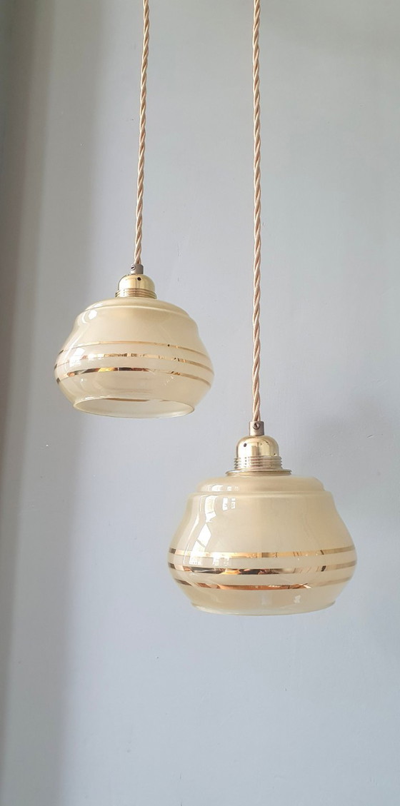 Image 1 of Set di lampade a sospensione vintage francesi in vetro con decorazioni dorate