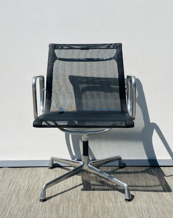 Image 1 of Paar van Vitra Eames Vintage Alu Group armstoelen