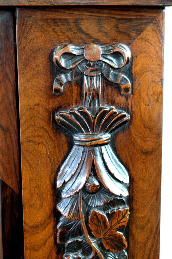 Image 1 of Mobile a viticcio in prezioso palissandro, 1700 circa.