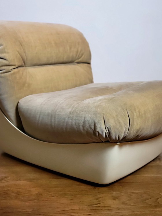 Image 1 of Fauteuil vintage de l'ère spatiale en velours doré