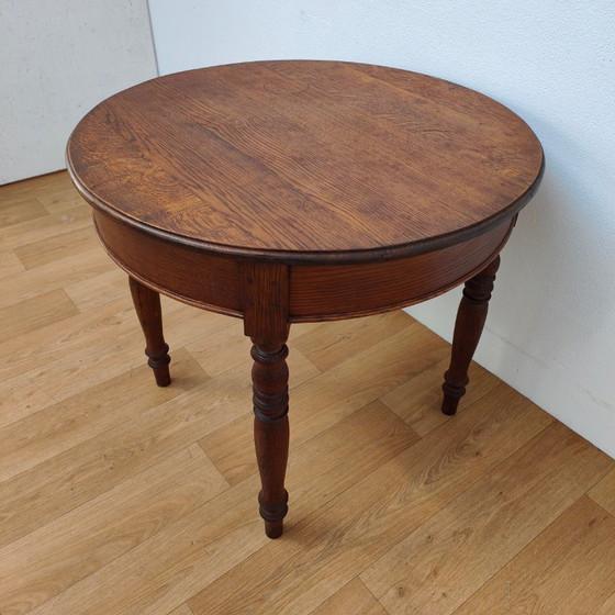 Image 1 of Tavolo rotondo vintage antico con sedie, zona pranzo