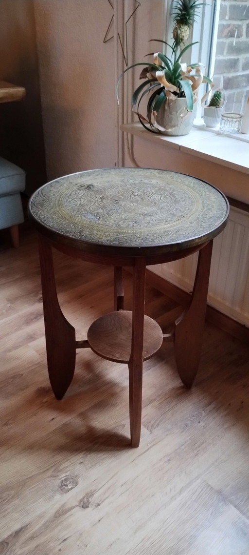 Table d'appoint ancienne avec plateau en cuivre