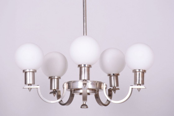 Gerestaureerde art-deco kroonluchter, nikkel, staal, opaalglas, Tsjechisch, jaren 1920 – Metal (photo 2 of 9)