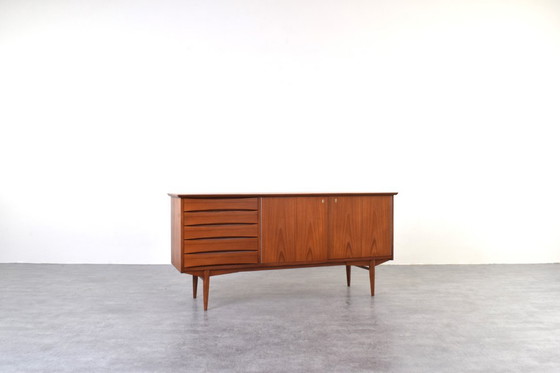 Image 1 of Credenza in teak di metà secolo di Frederik Kayser, anni '60.