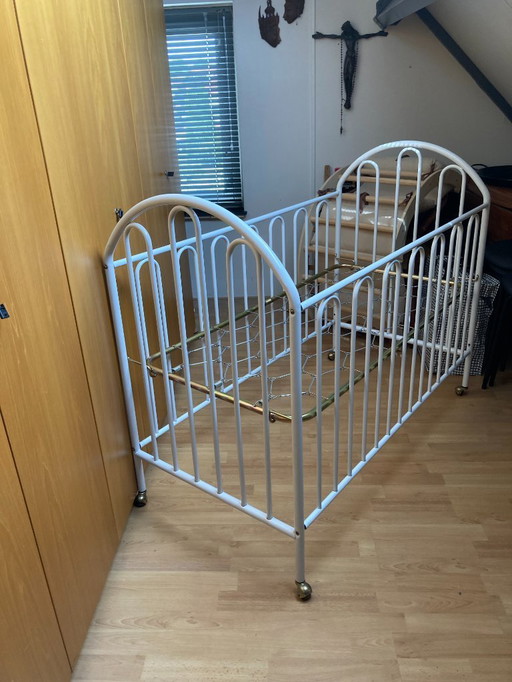 1980s metal barred crib