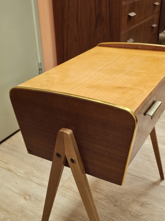 Boîte à couture vintage, petite armoire à couture, table de chevet – Tables de nuit, Wood (photo 7 of 8)