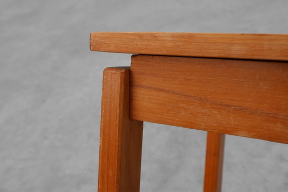 Image 1 of Vintage bijzettafel in grenenhout betegeld met mozaïek, België 1950