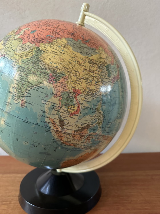 Image 1 of globe politique vintage