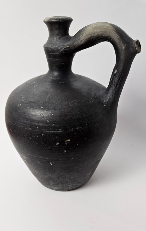 Antica brocca d'acqua in ceramica nera ungherese fatta a mano, Botijo, argilla risalente ai primi del XX secolo