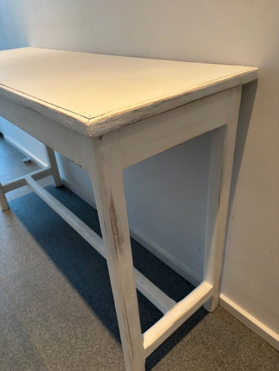 Image 1 of Mesa auxiliar alta de madera / patinada en blanco