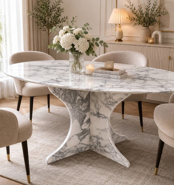 Image 1 of Beautiful Calacatta marble table 140cm.