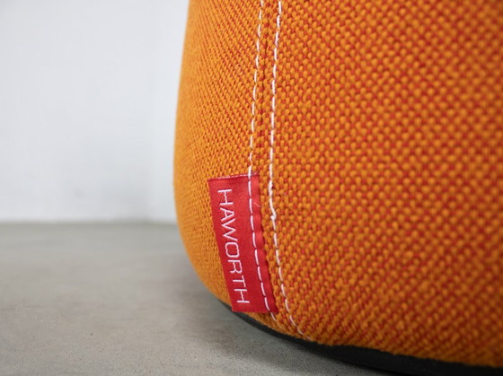 Image 1 of Sillón y reposapiés Haworth diseño Patricia Urquiola