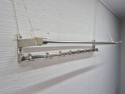 Aluminium Garderobe: Vintage Wandgarderobe mit Regal