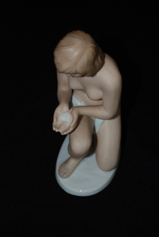 Image 1 of Femme nue buvant, 1964. Manufacture de porcelaine Kurt Steiner de Wallendorf