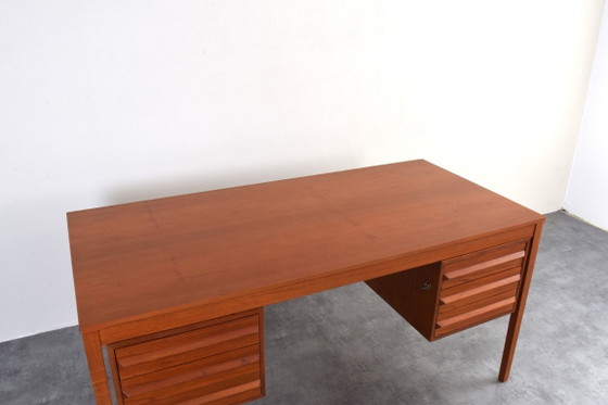 Scrivania direzionale in teak di metà secolo, disegnata da Torbjørn Afdal per Bruksbo, anni '60. – Scrivanie (photo 15 of 18)