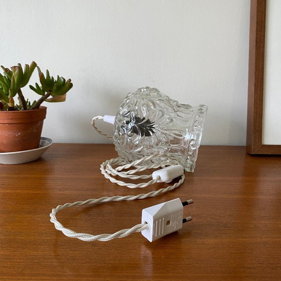 Image 1 of Vintage-style globe pendant lamp in clear glass with brass suspension bracket