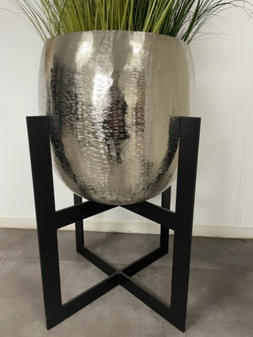 support en acier avec pot