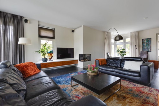 Spacious 3.5 and 2.5 seater sofa