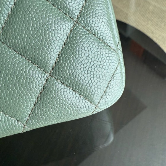 Image 1 of Chanel Classic Flap Medium - Caviar 25CM Gewatteerd generfd kalfsleer Lichtblauwgroen Goudkleurige hardware Serie 25
