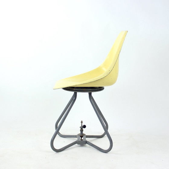 Image 1 of Gelber Straßenbahnstuhl von Miroslav Navratil für Vertex, 1960er Jahre