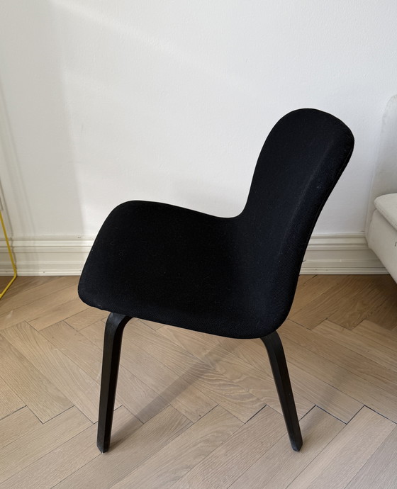 Image 1 of MUUTO Poltrona imbottita Visu