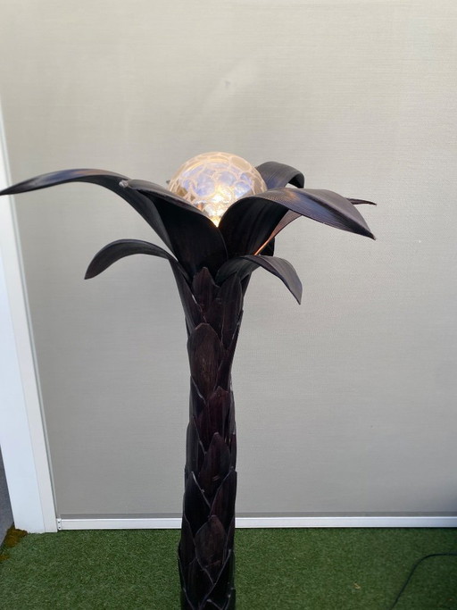 Lampada vintage a forma di palma.