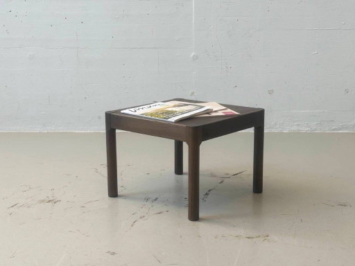 Table d'appoint en bois foncé, style années 60/70 – bijzettafels, Wood