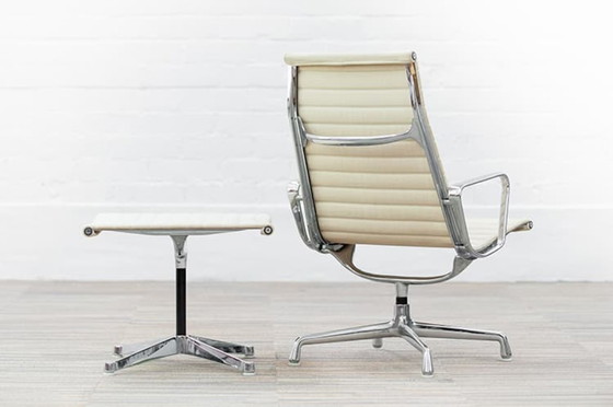 Image 1 of Conjunto de salón Herman Miller Ea116 + Reposapiés