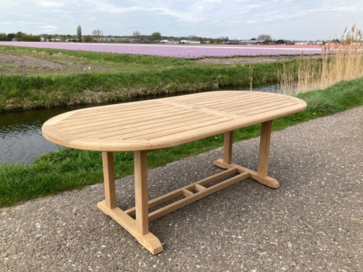 Gloster eleganter ovaler Teak-Gartentisch - wie NEU -