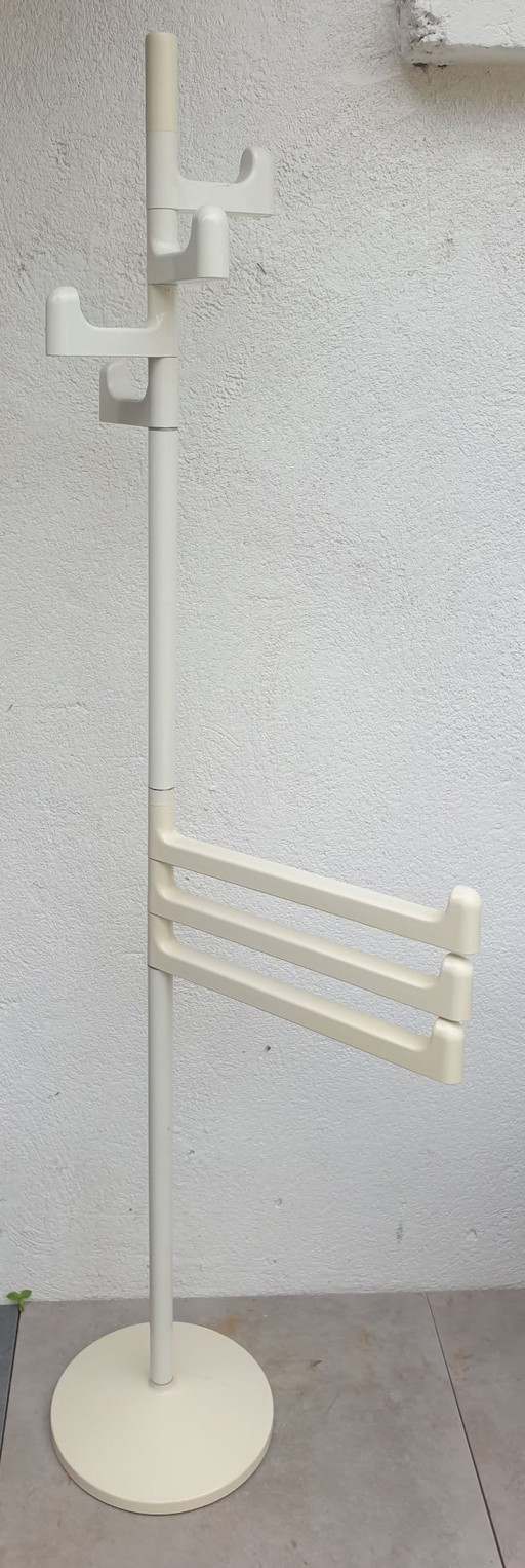 Makio Hasuike towel rack