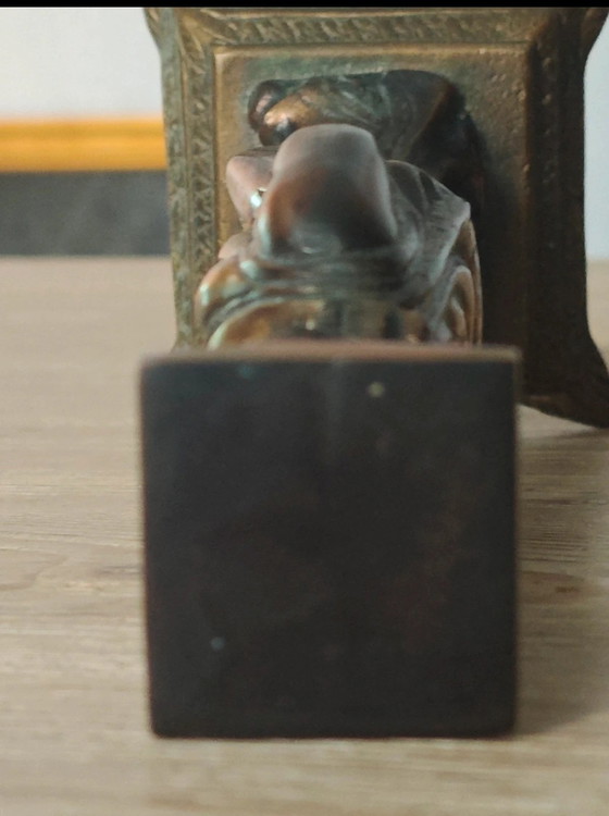 Image 1 of estatuilla femenina